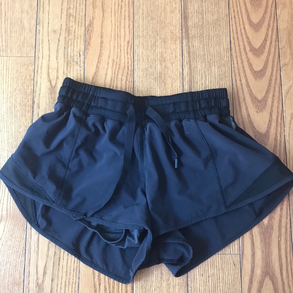 Lululemon Hotty Hot Short II 2.5”